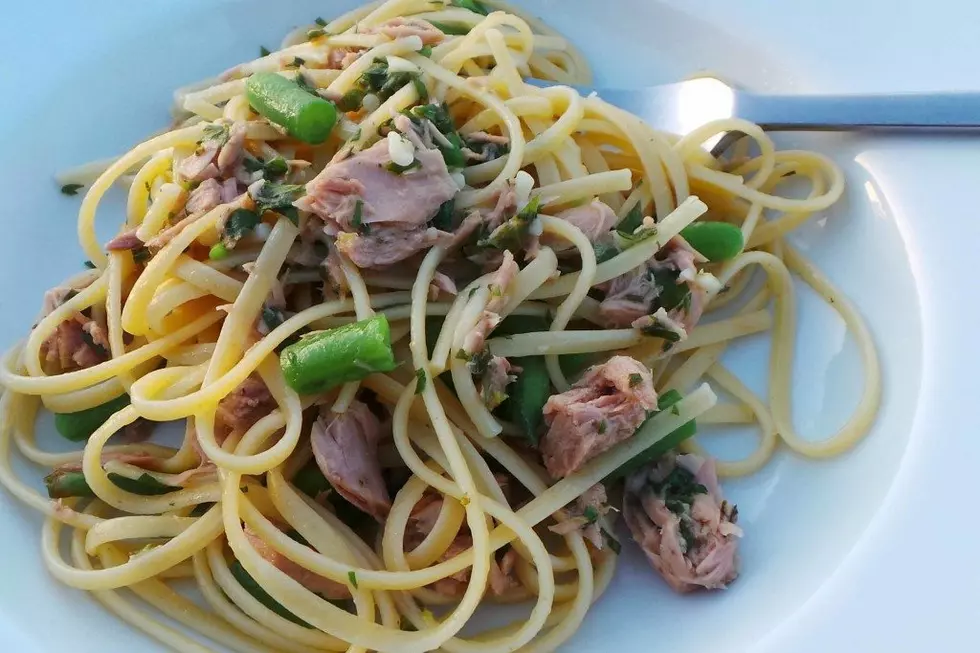 Linguine and seafood: a classical match